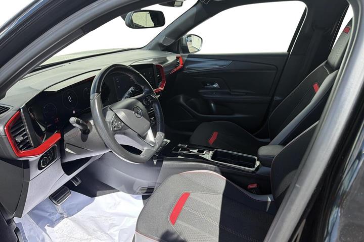 Sort Opel Mokka-e fra 2022