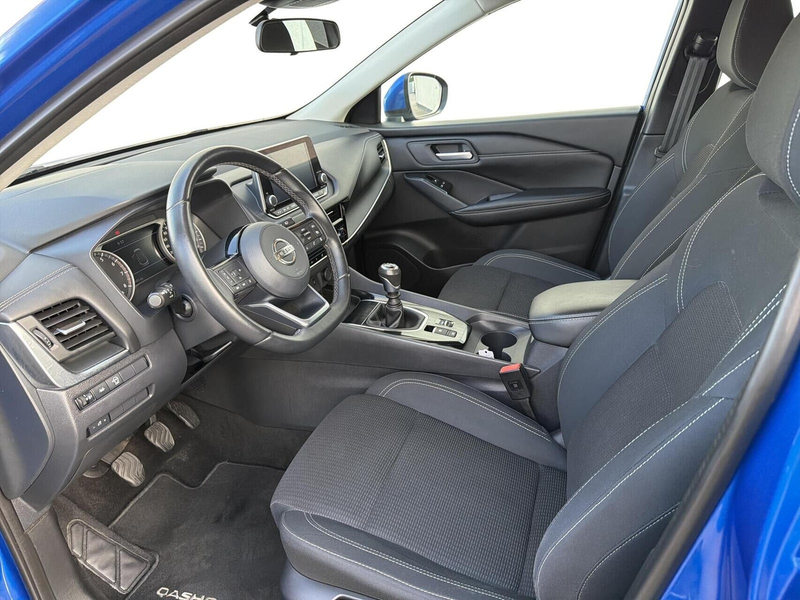 Blå Nissan Qashqai fra 2021