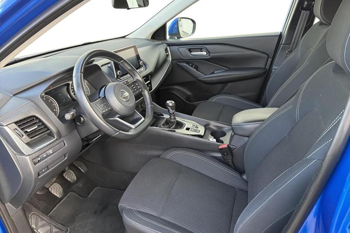 Blå Nissan Qashqai fra 2021