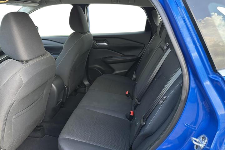 Blå Nissan Qashqai fra 2021