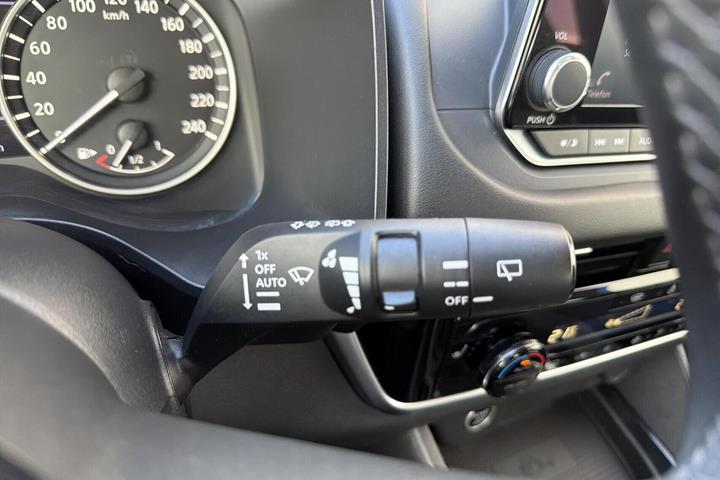 Blå Nissan Qashqai fra 2021