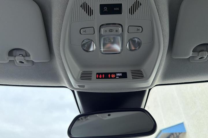 Sort Opel Frontera fra 2025