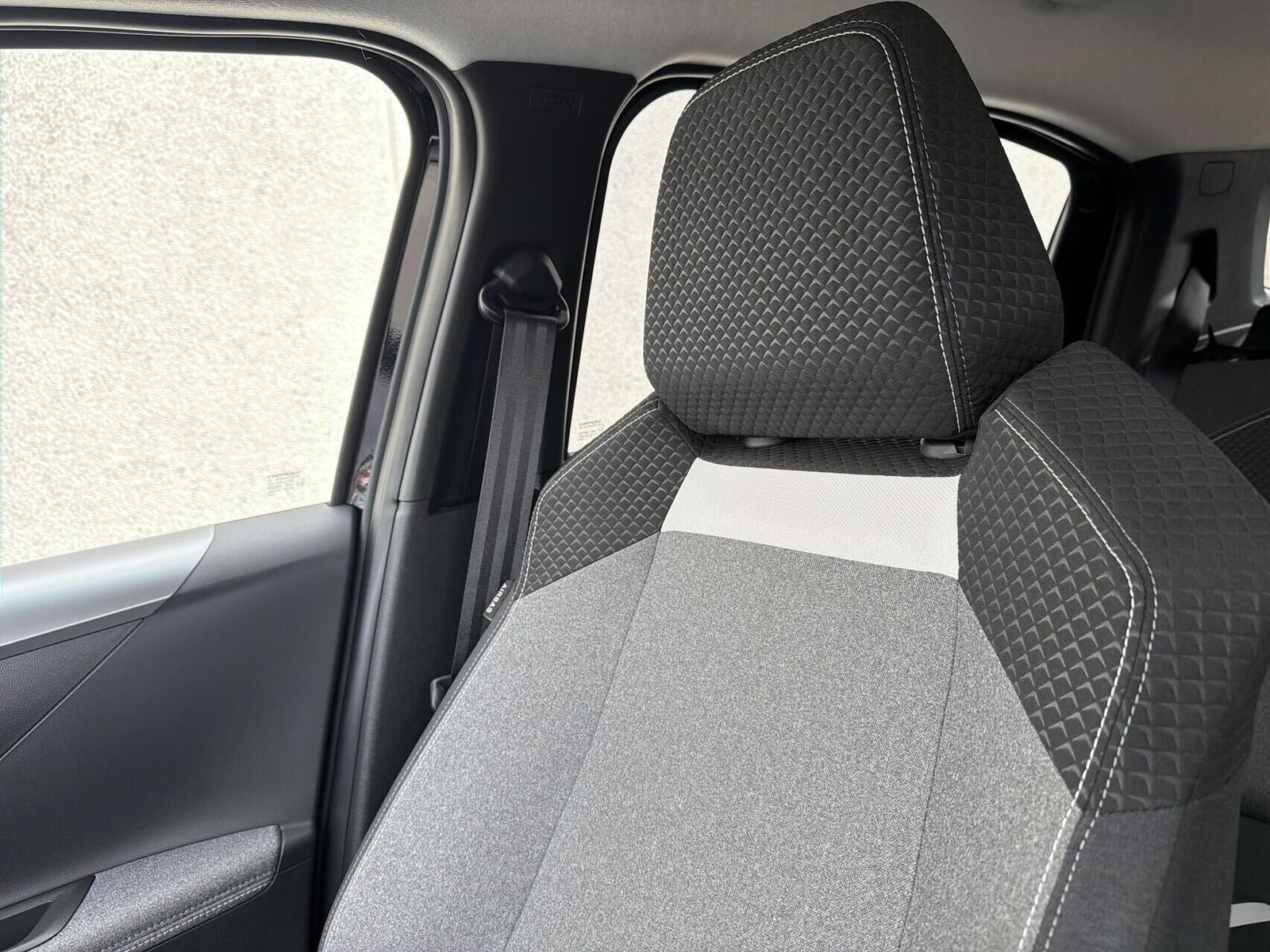 Sort Opel Frontera fra 2025