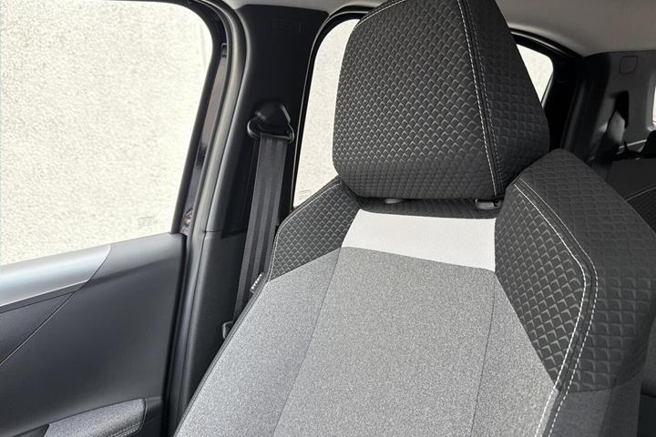 Sort Opel Frontera fra 2025