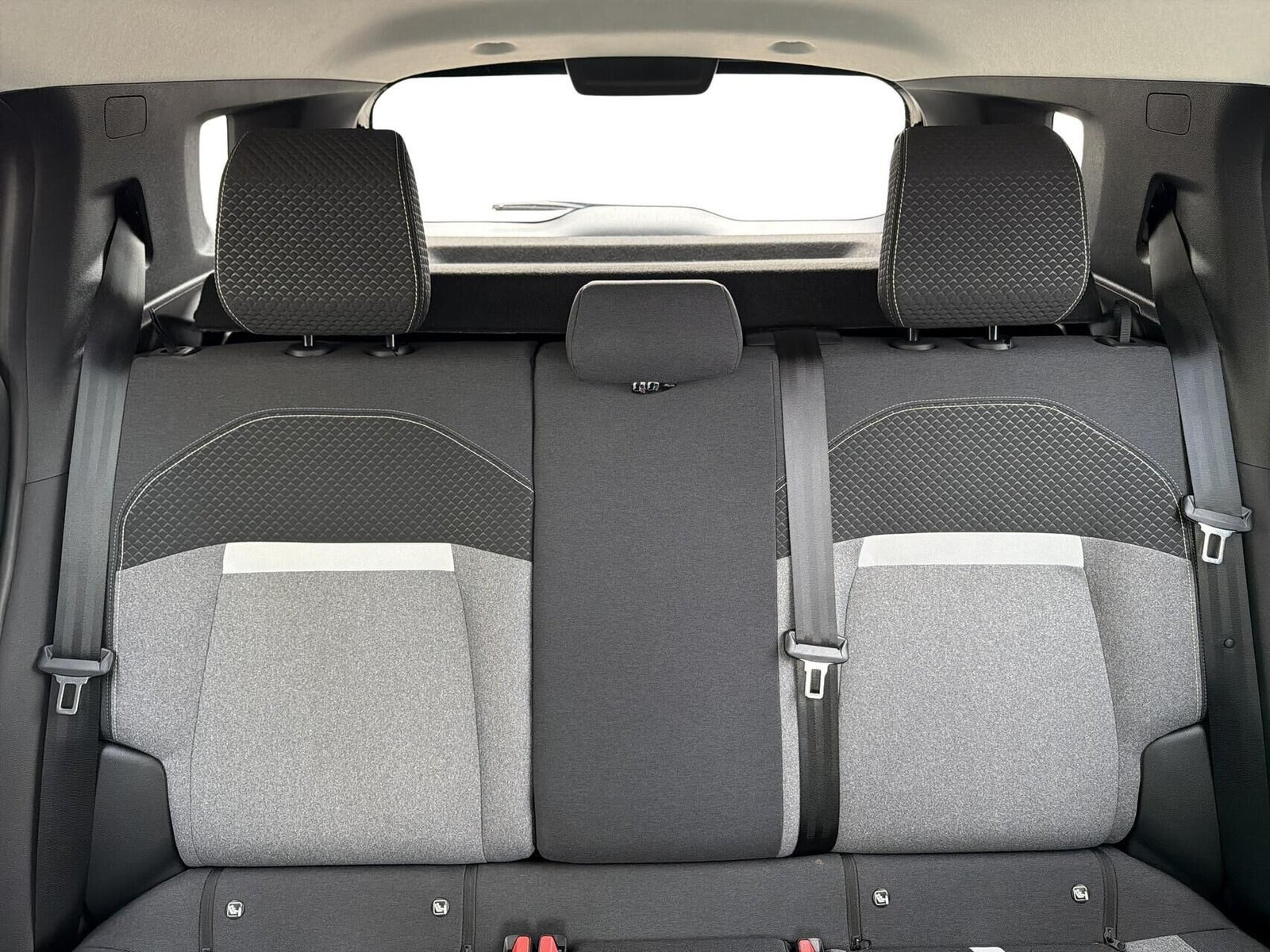 Sort Opel Frontera fra 2025