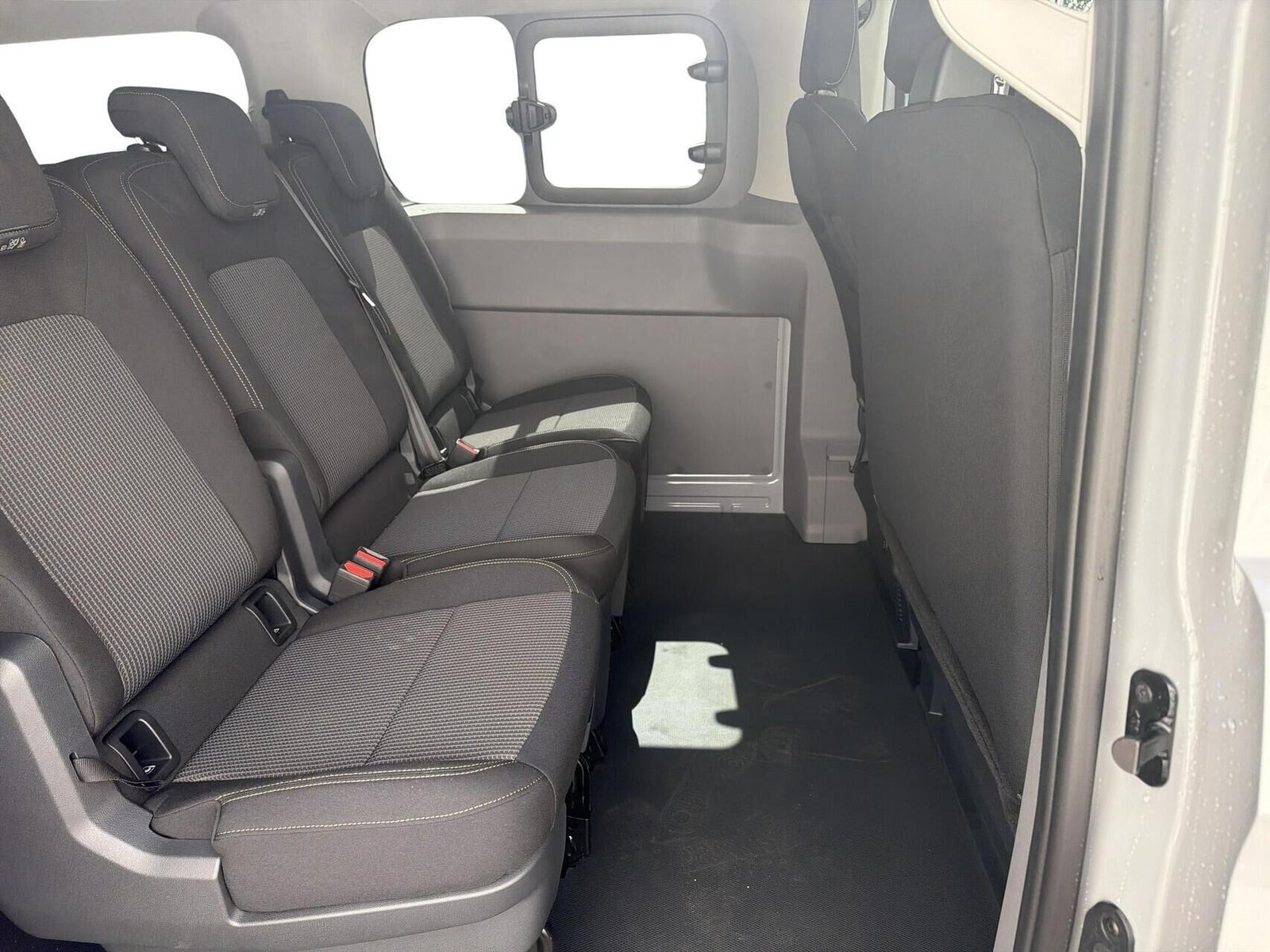 Grå VW e-Transporter fra 2025