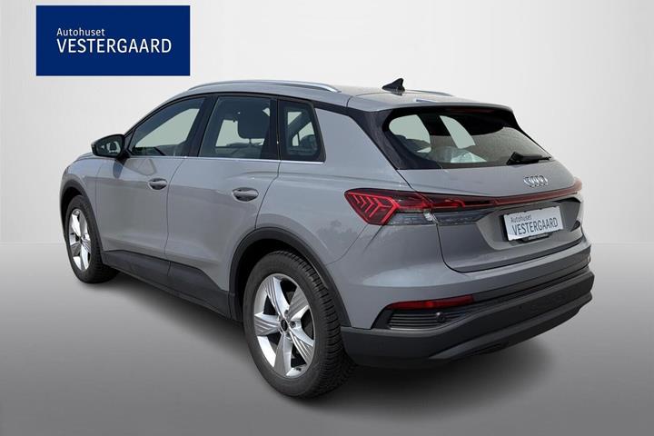Grå Audi Q4 e-tron fra 2022
