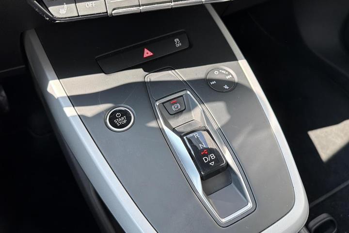 Grå Audi Q4 e-tron fra 2022