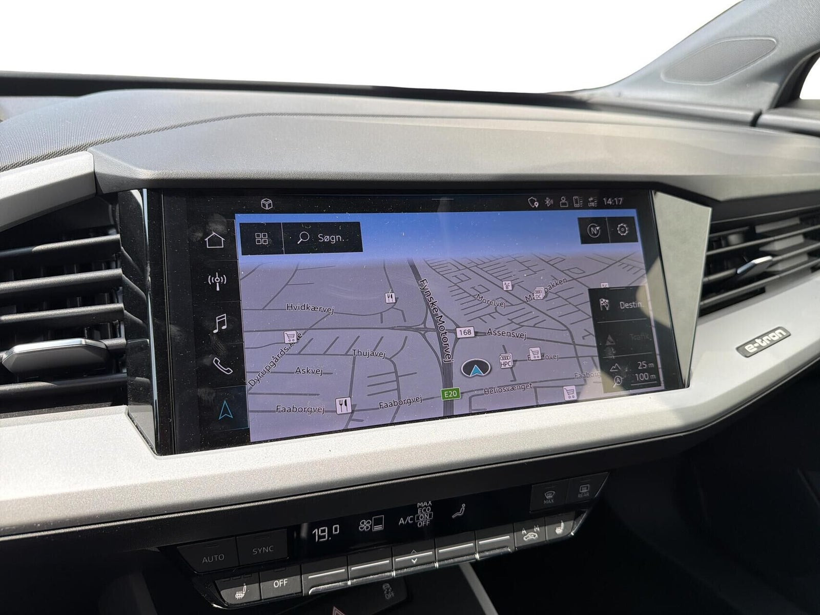Grå Audi Q4 e-tron fra 2022