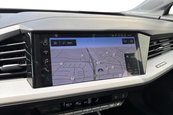 Grå Audi Q4 e-tron fra 2022