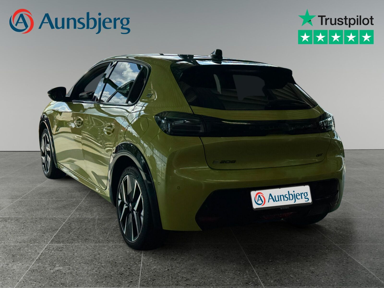 Gul Peugeot e-208 fra 2025