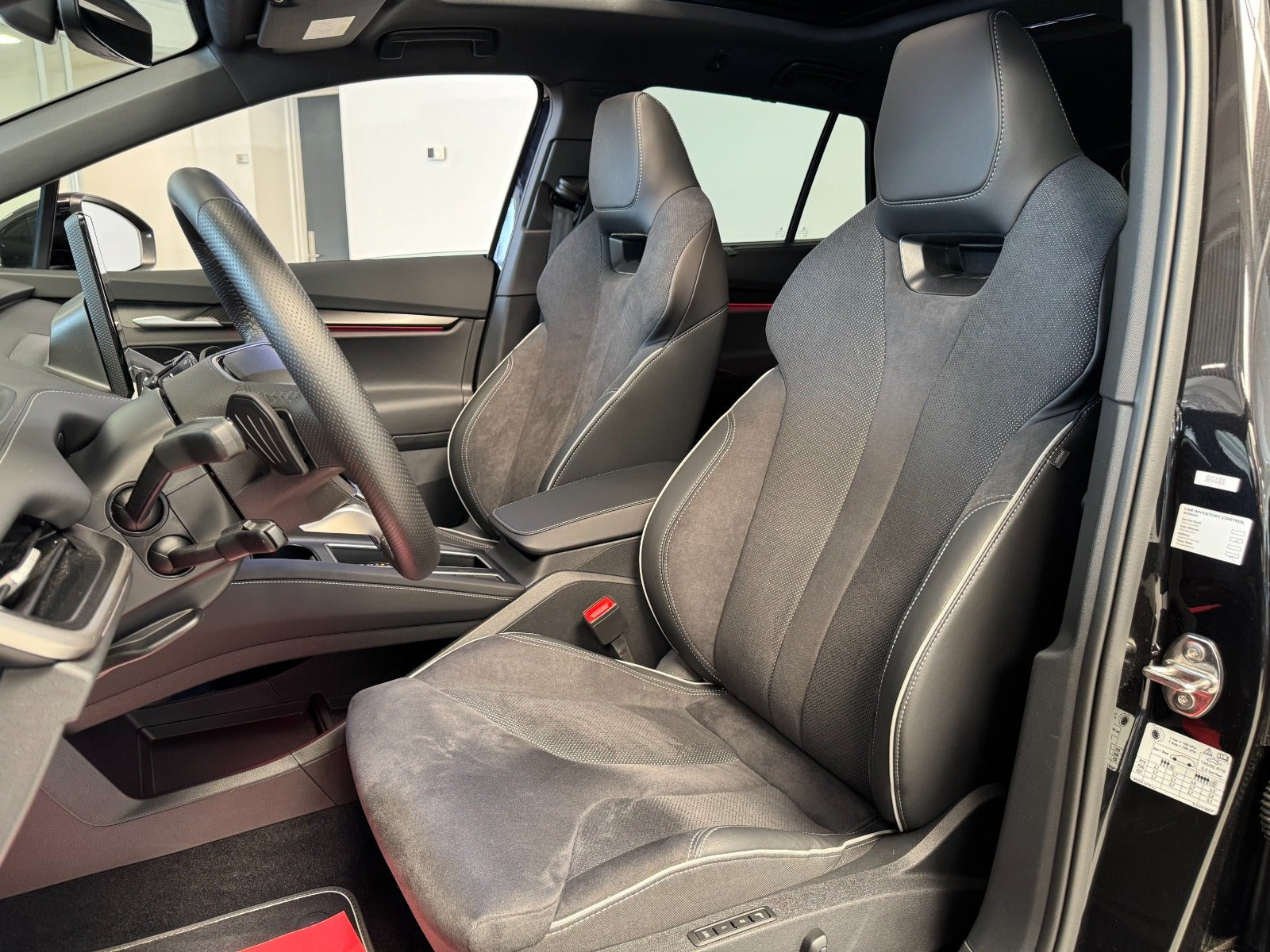 Sort Skoda Enyaq fra 2026