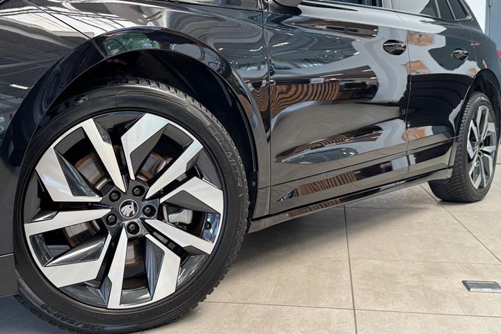 Sort Skoda Enyaq fra 2026
