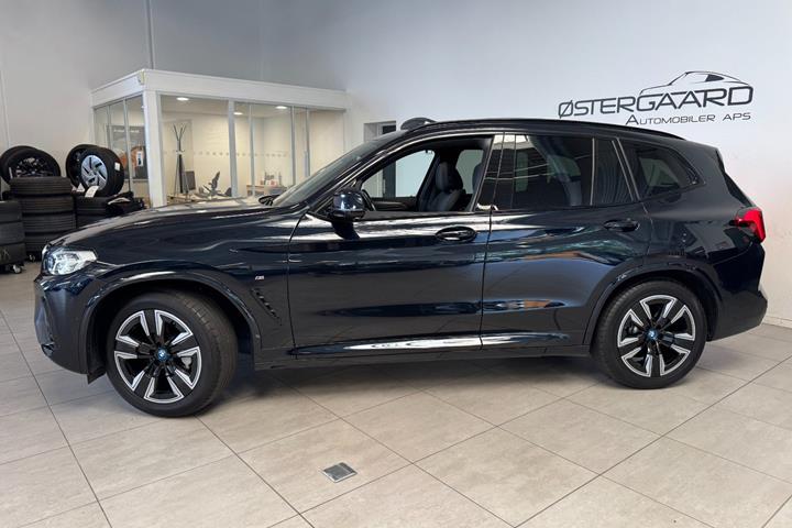 Sort BMW iX3 fra 2024