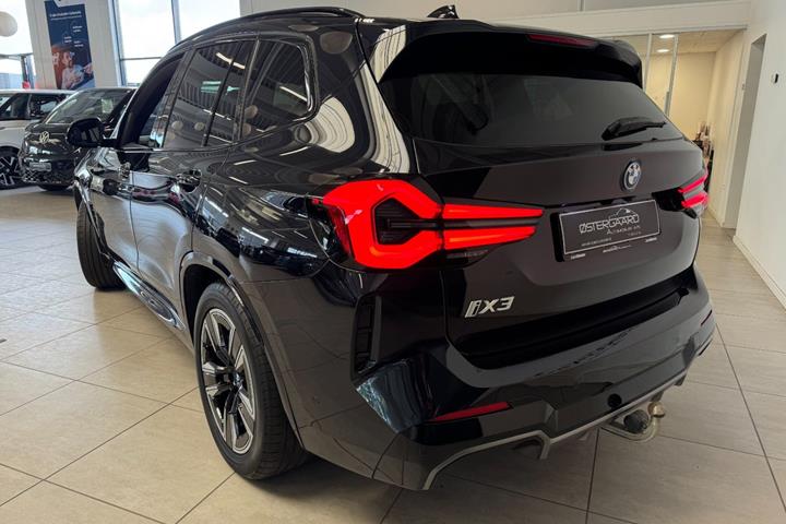 Sort BMW iX3 fra 2024
