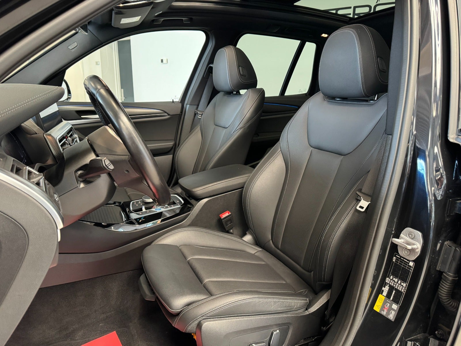 Sort BMW iX3 fra 2024
