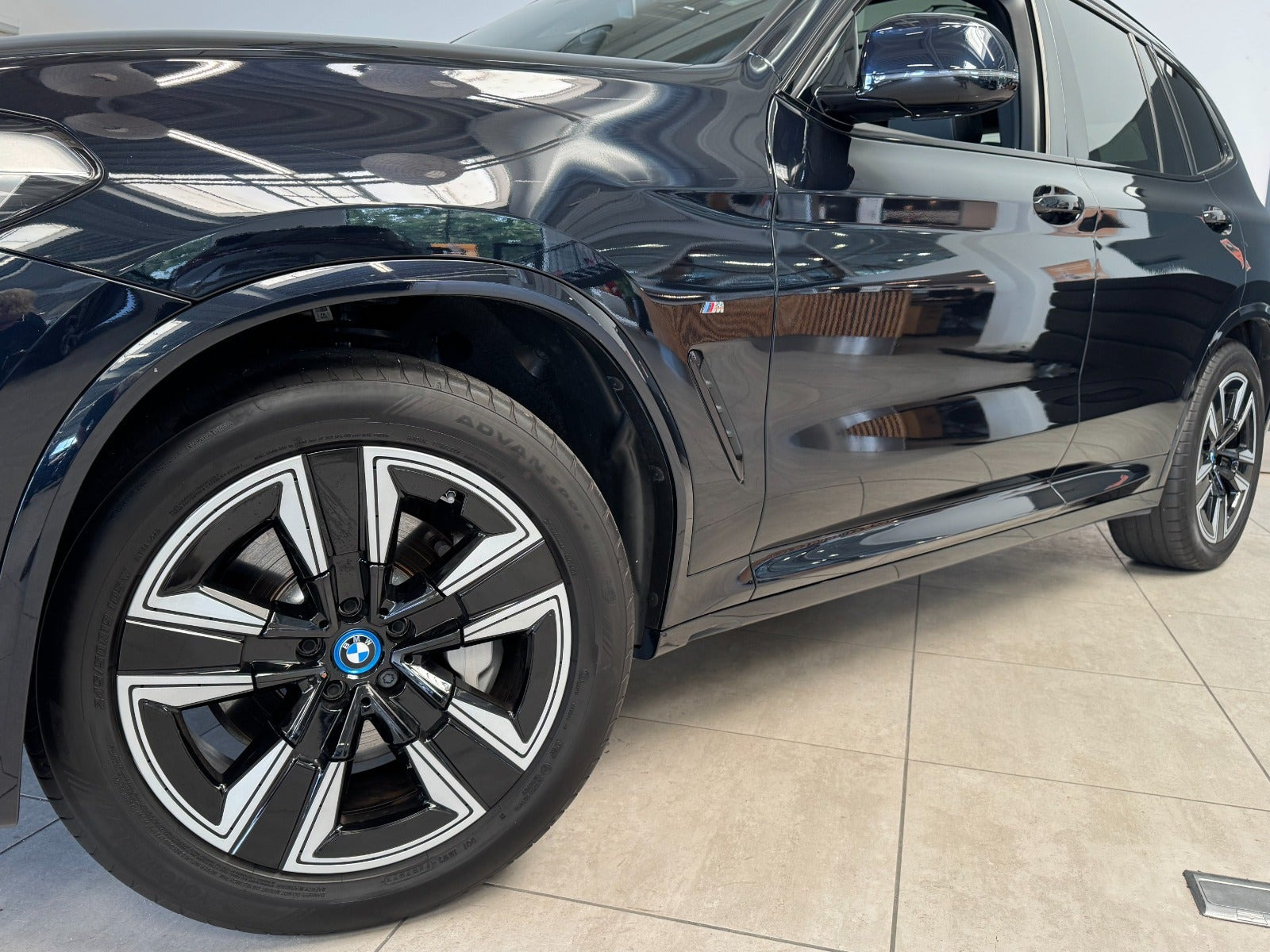 Sort BMW iX3 fra 2024