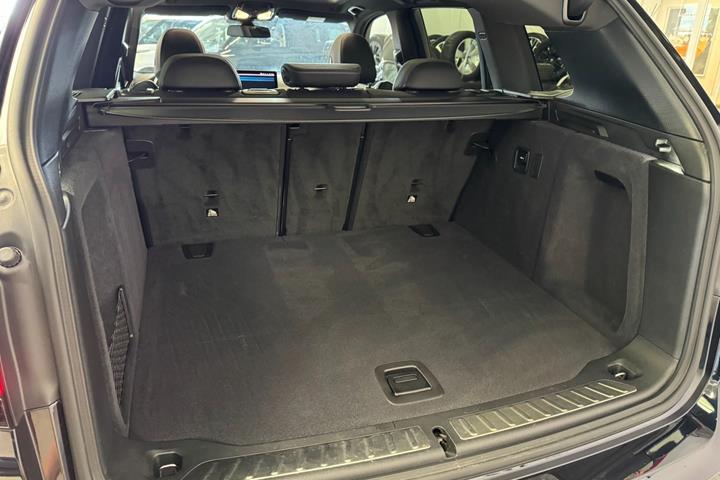 Sort BMW iX3 fra 2024