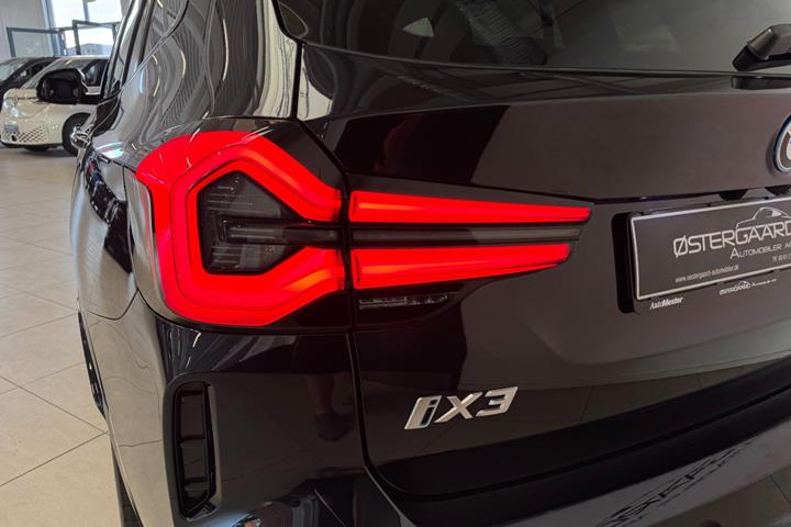 Sort BMW iX3 fra 2024