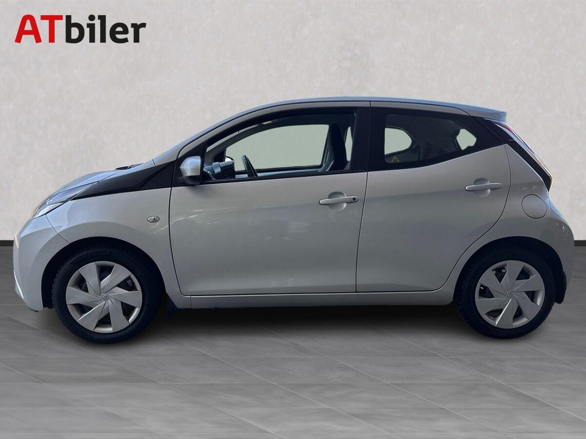 Sølv Toyota Aygo fra 2016