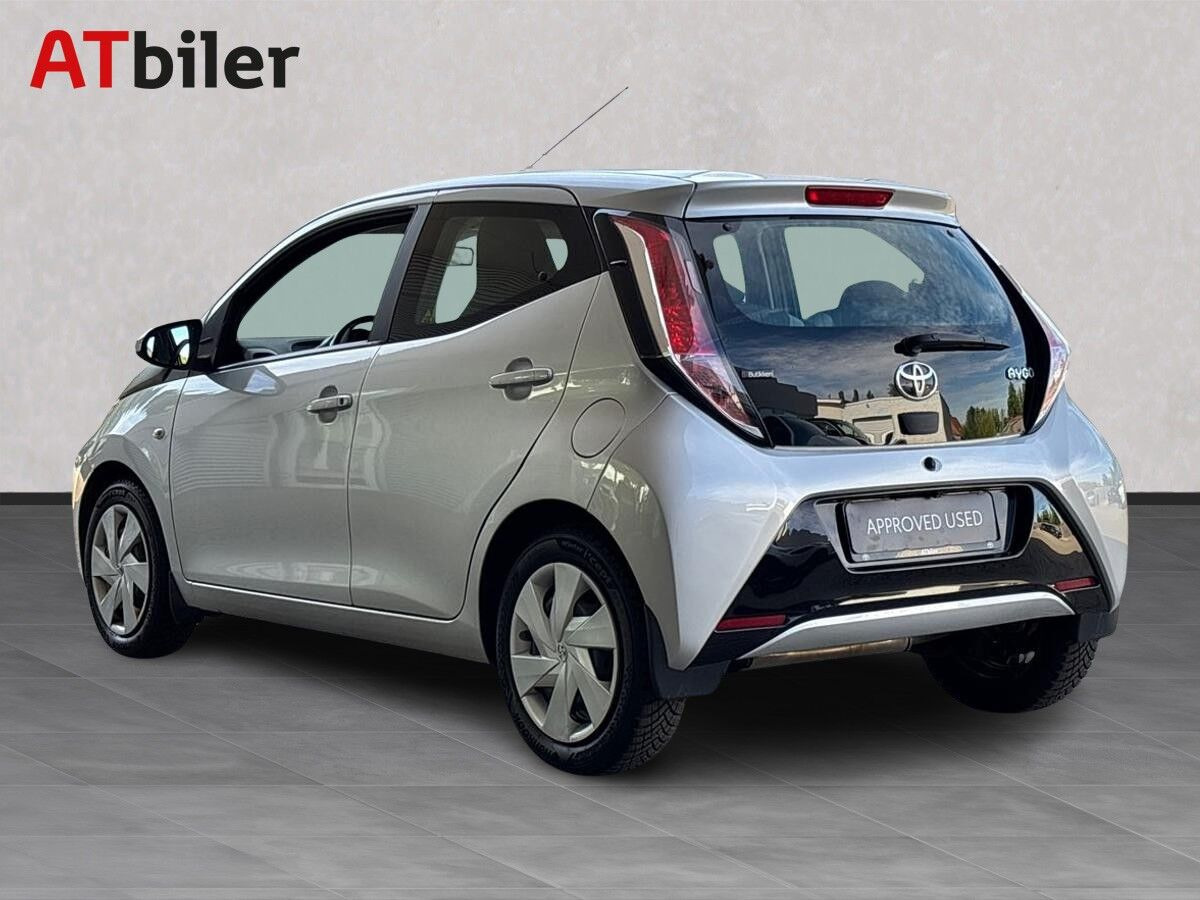 Sølv Toyota Aygo fra 2016