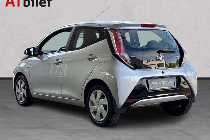 Sølv Toyota Aygo fra 2016