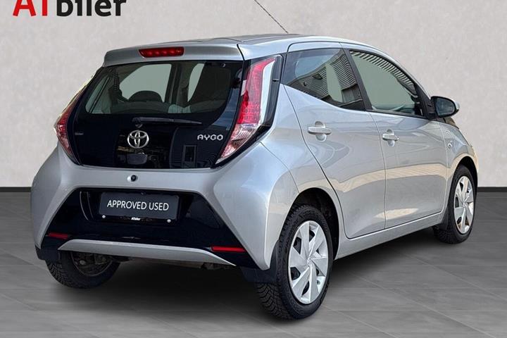 Sølv Toyota Aygo fra 2016