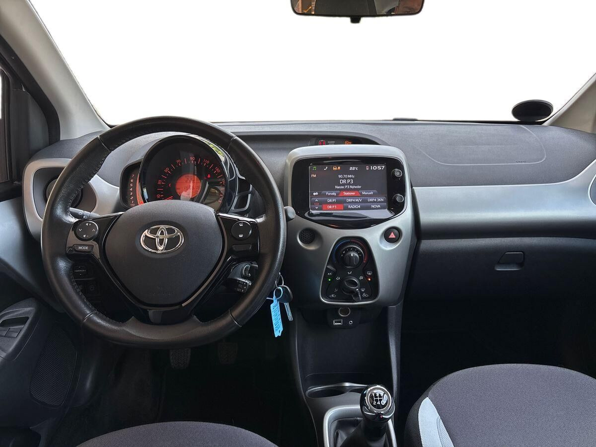 Sølv Toyota Aygo fra 2016