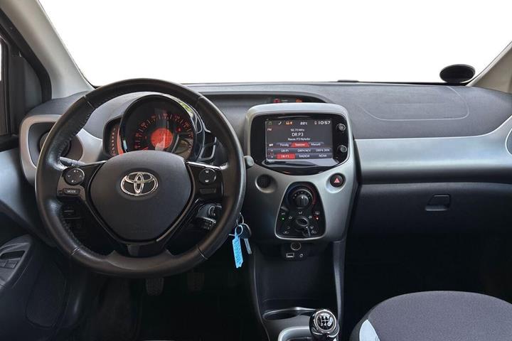 Sølv Toyota Aygo fra 2016