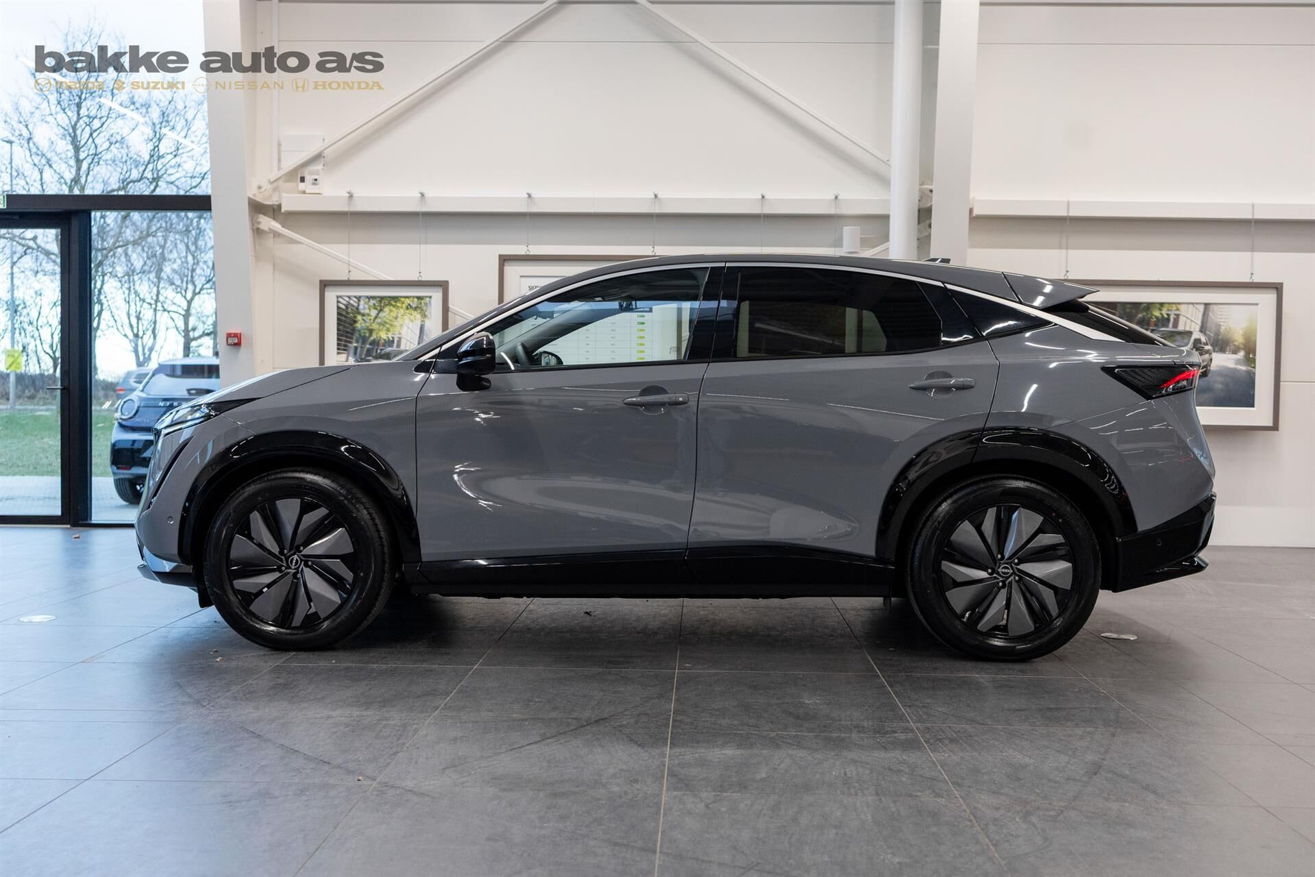 Grå Nissan Ariya fra 2023