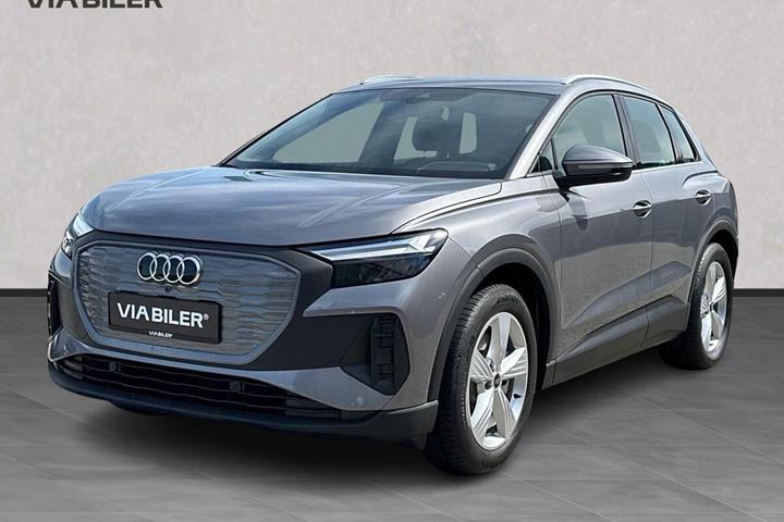 Grå Audi Q4 fra 2024 set udefra