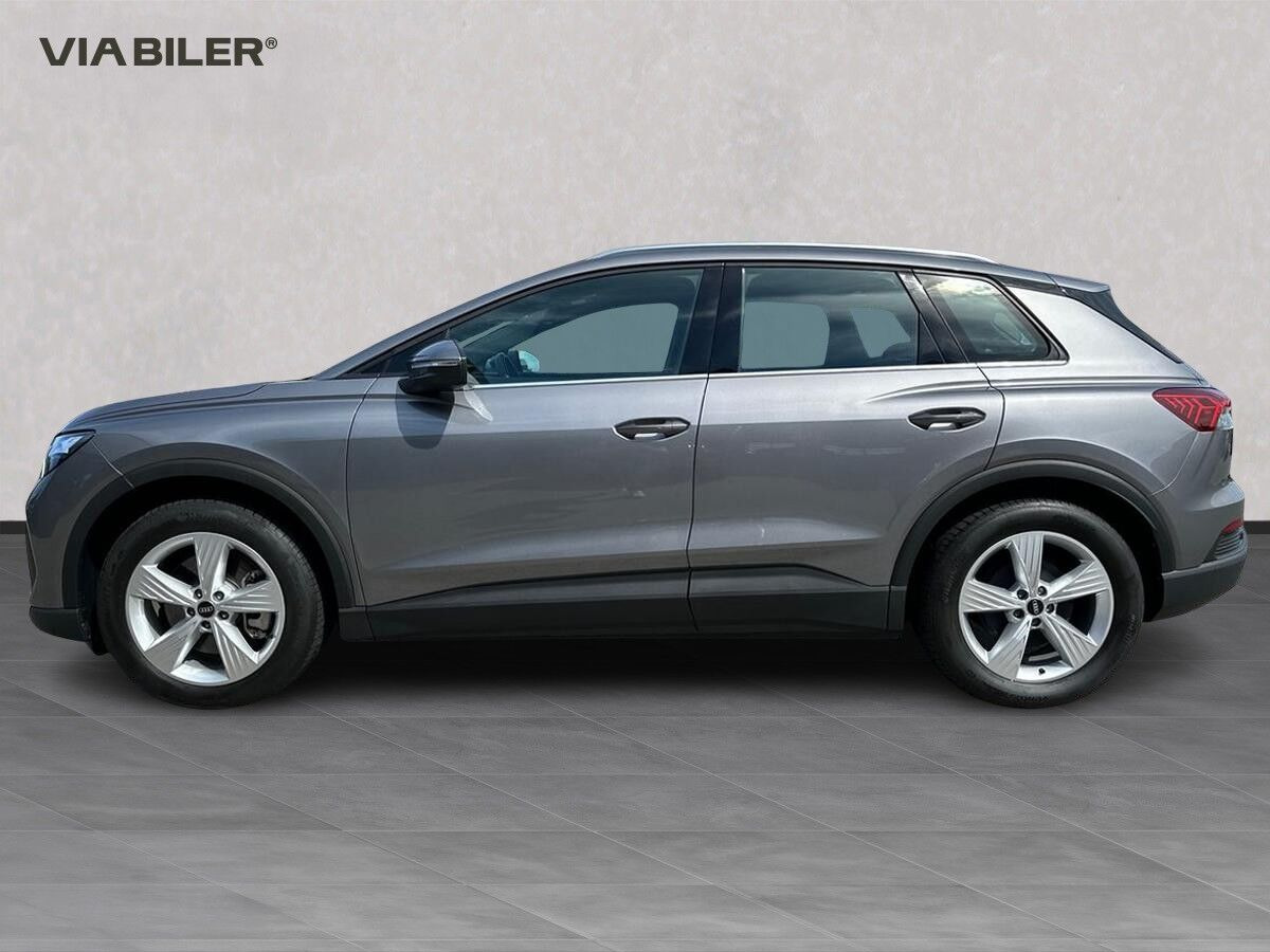 Grå Audi Q4 fra 2024
