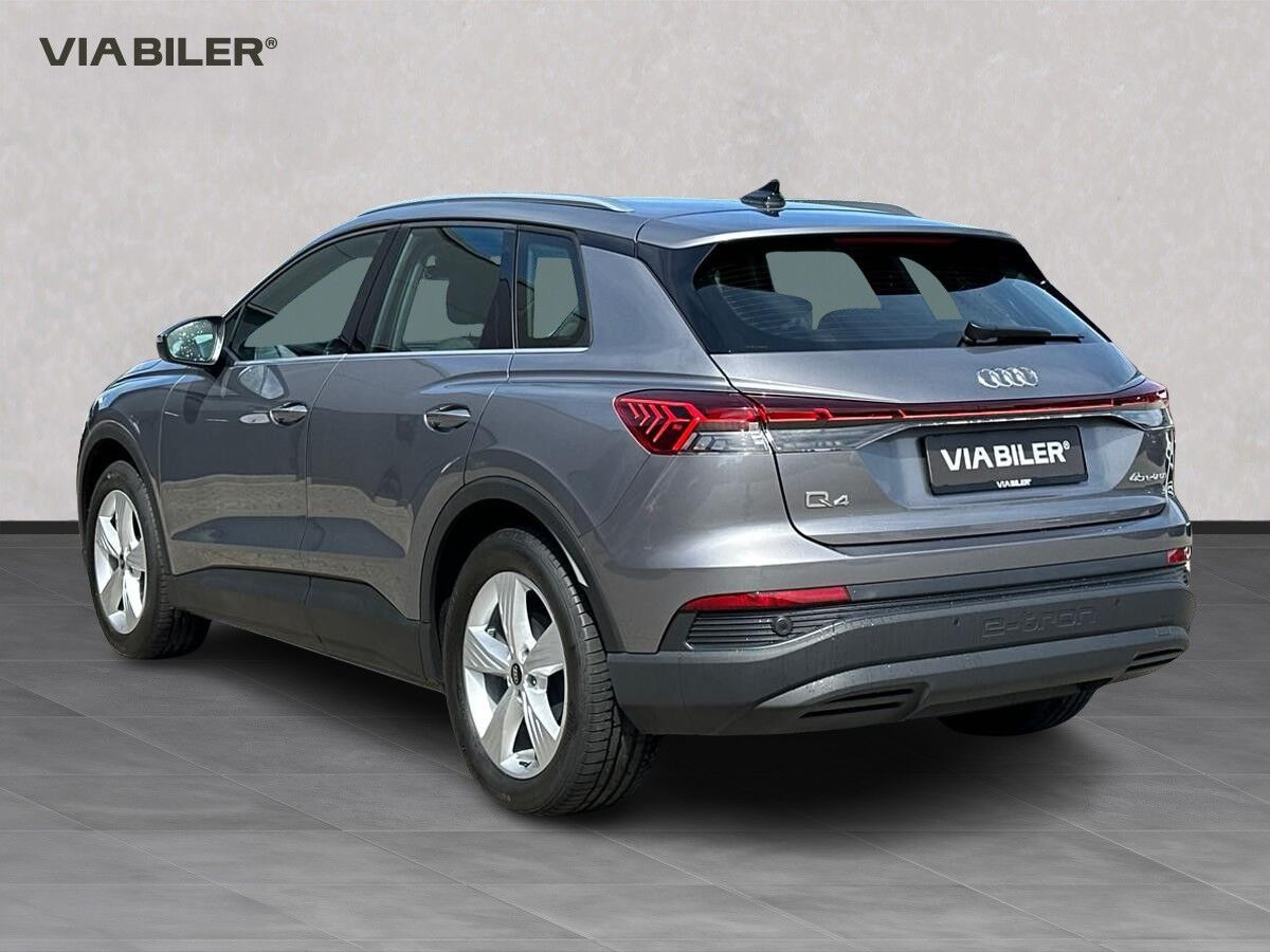 Grå Audi Q4 fra 2024