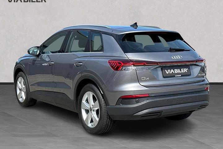Grå Audi Q4 fra 2024