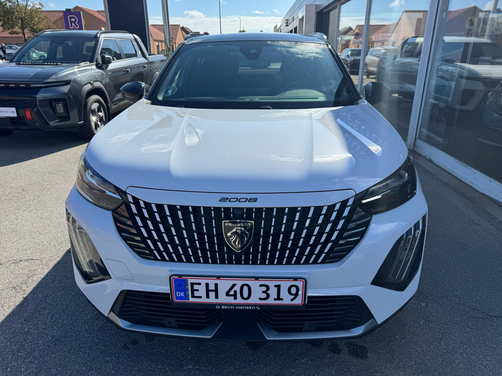 Hvid Peugeot e-2008 fra 2025