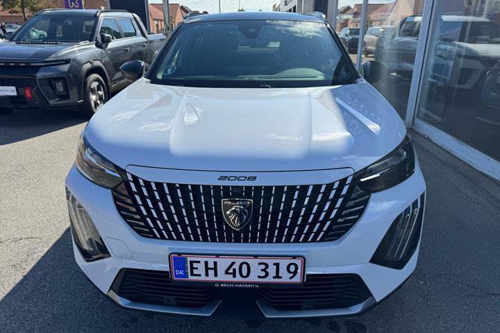 Hvid Peugeot e-2008 fra 2025