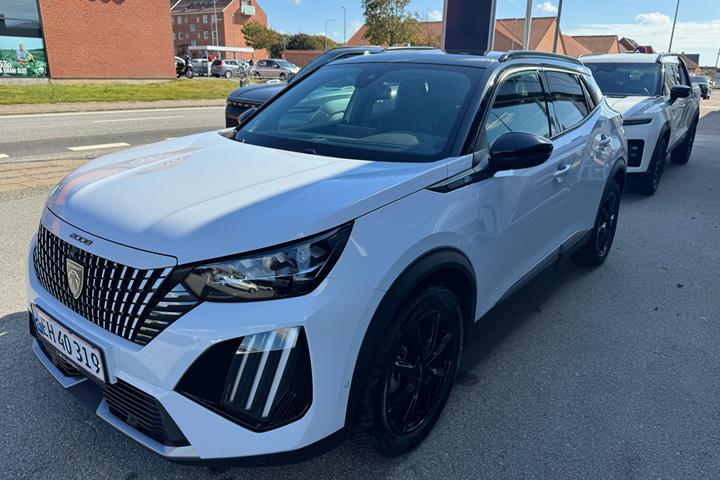 Hvid Peugeot e-2008 fra 2025