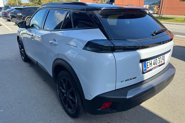 Hvid Peugeot e-2008 fra 2025