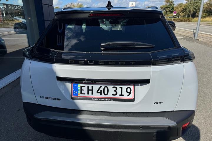 Hvid Peugeot e-2008 fra 2025