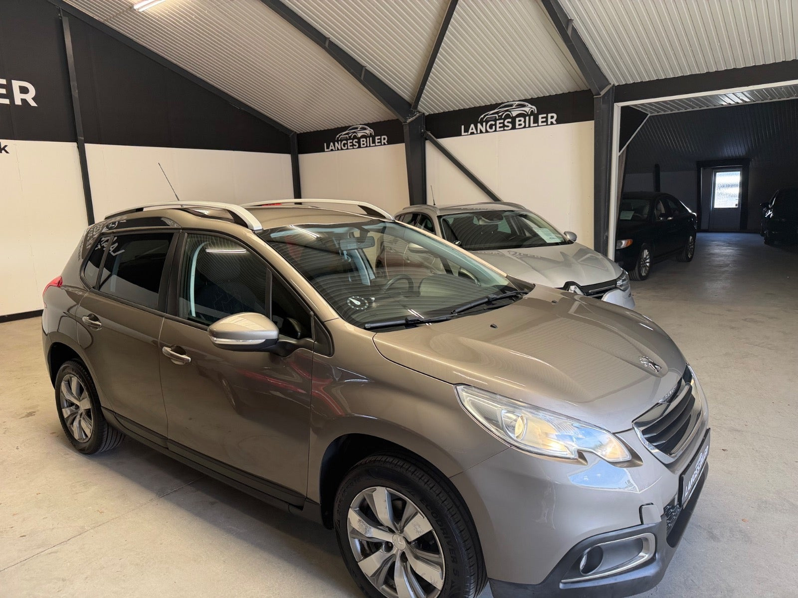 Brun Peugeot 2008 fra 2014
