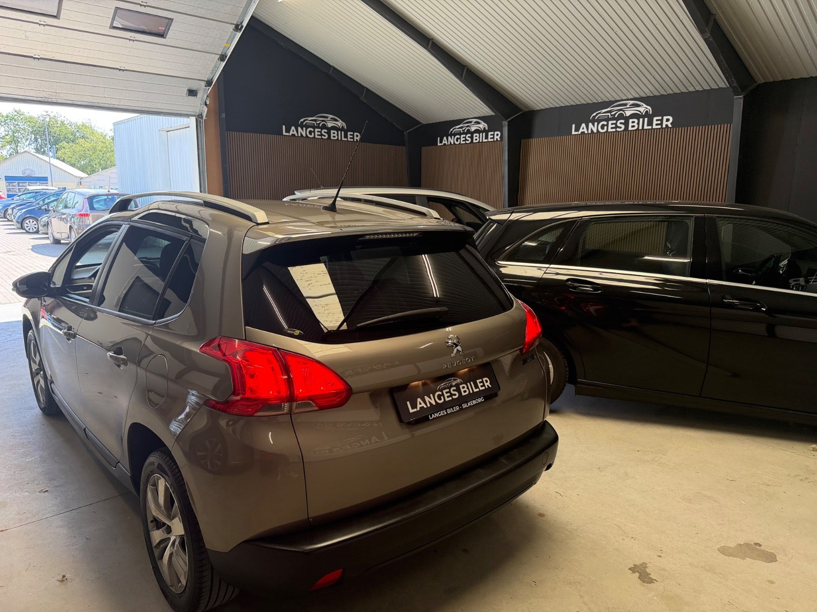 Brun Peugeot 2008 fra 2014