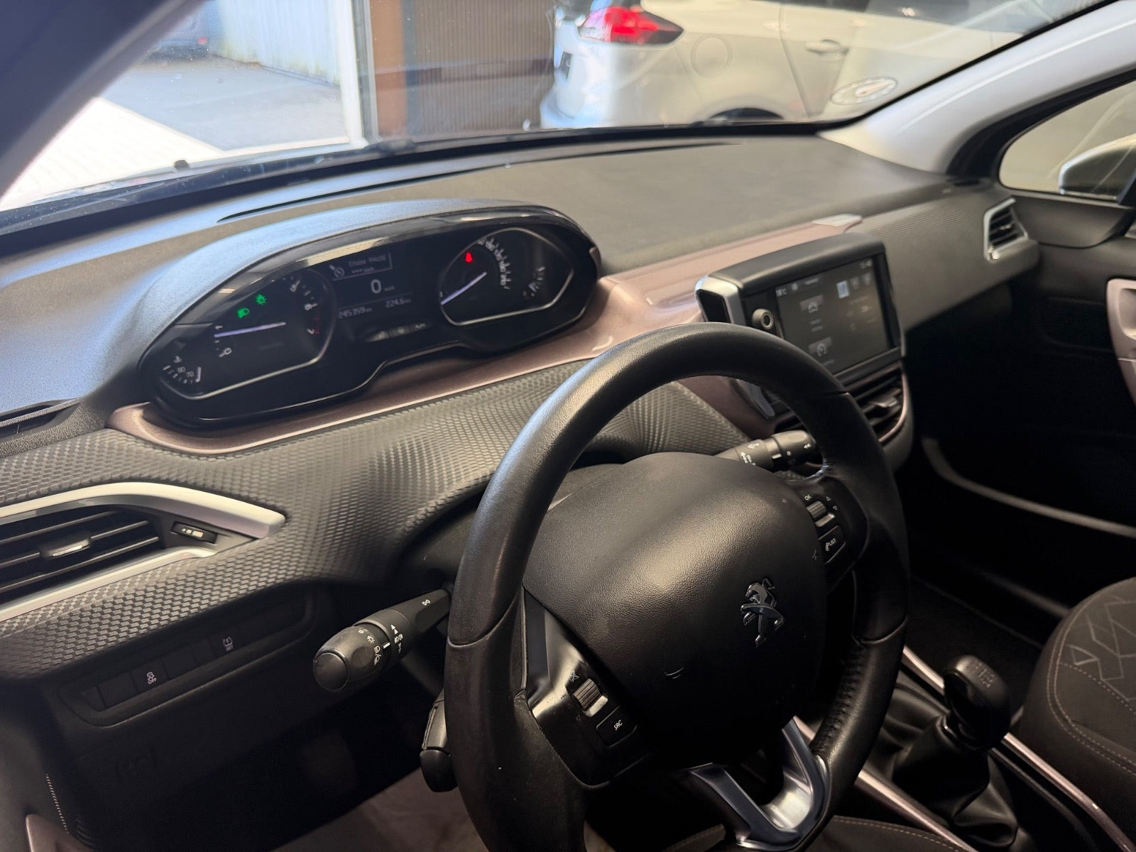 Brun Peugeot 2008 fra 2014