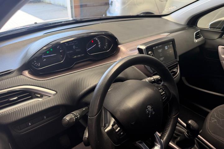 Brun Peugeot 2008 fra 2014