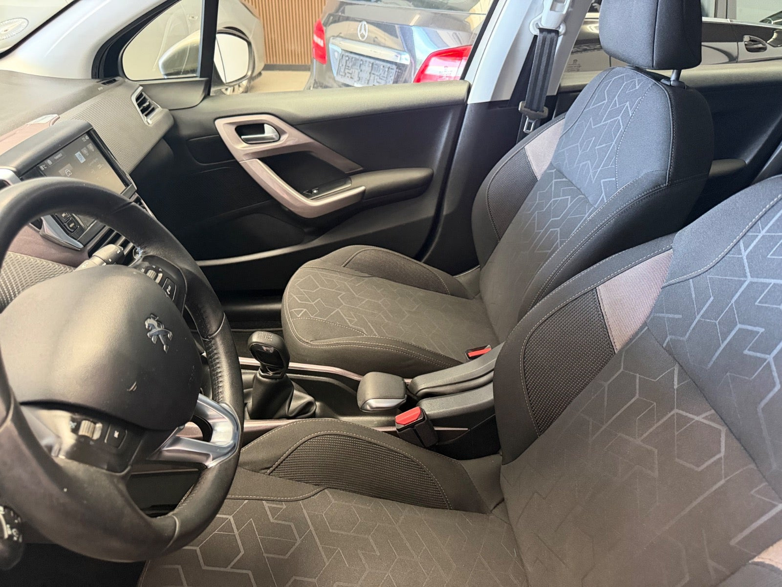 Brun Peugeot 2008 fra 2014