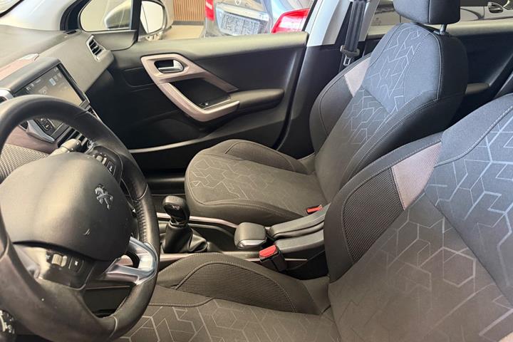 Brun Peugeot 2008 fra 2014