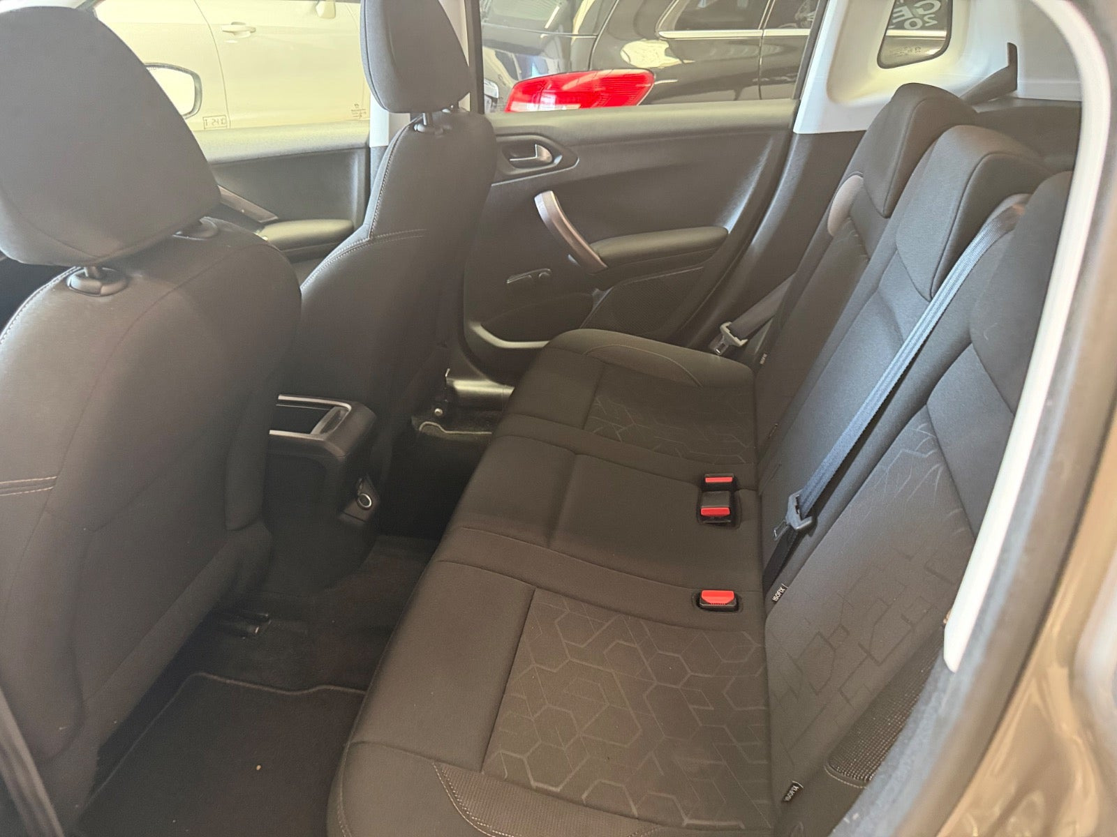 Brun Peugeot 2008 fra 2014
