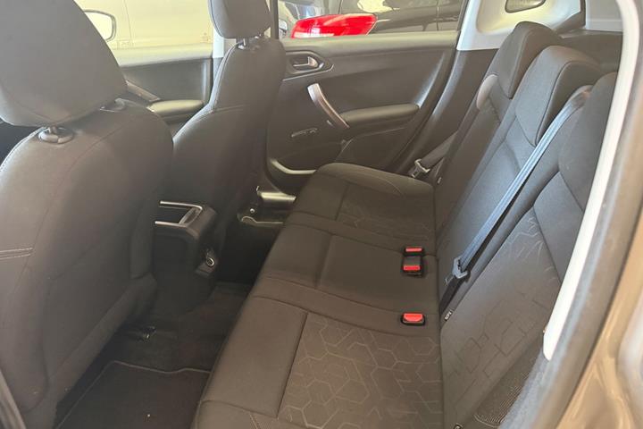 Brun Peugeot 2008 fra 2014