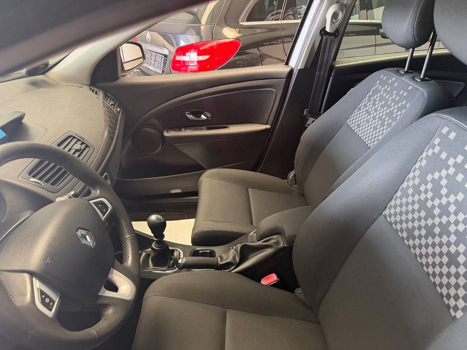Sølv Renault Megane III fra 2012