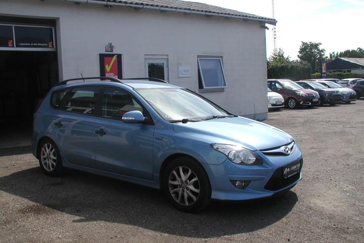 Blå Hyundai i30 fra 2012