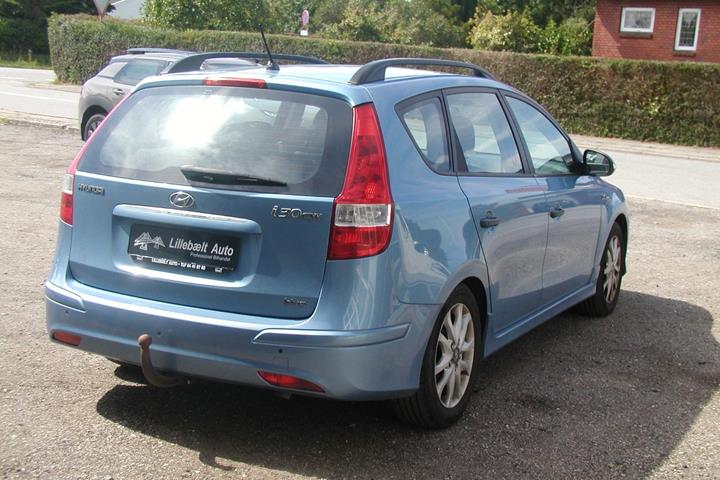 Blå Hyundai i30 fra 2012